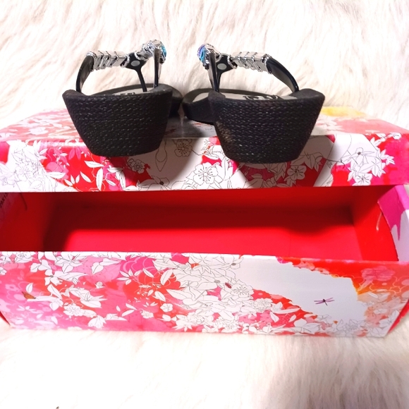 ❤️ Grandco Gem Sandels NWOT ❤️ - Picture 4 of 6